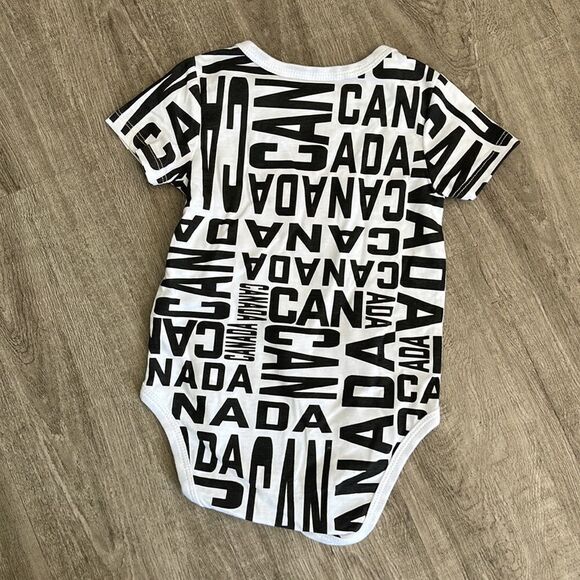 Hudson Bay Canada onesie . New - Picture 2 of 2